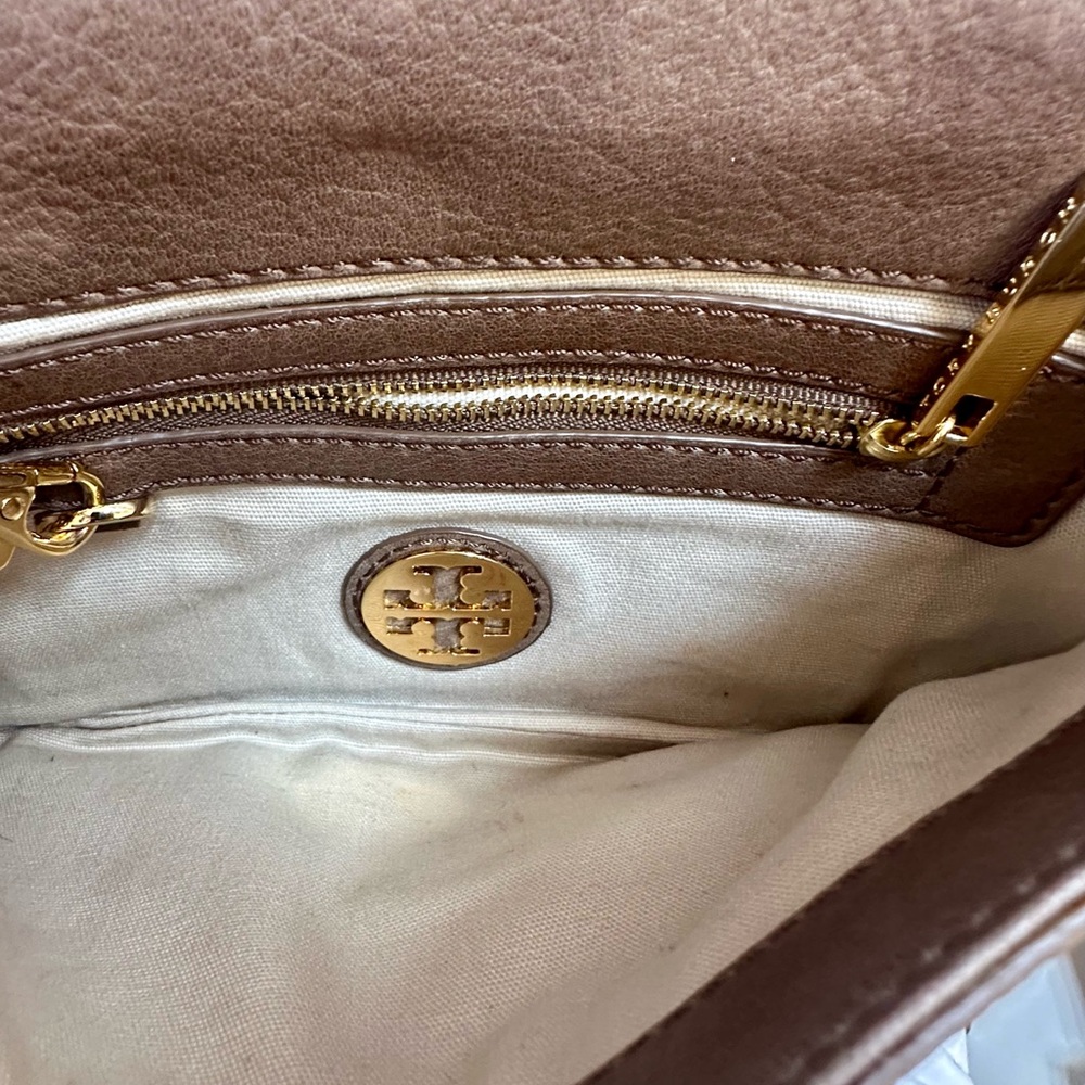 Tory Burch Beige Crossbody Bag with Gold Accents - Picture 9 of 10